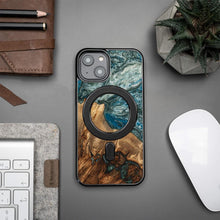 Заредете изображение във визуализатора на галерията – Wood and resin case for iPhone 15 Plus MagSafe Bewood Unique Planet Earth - blue-green
