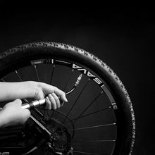 Заредете изображение във визуализатора на галерията – WILDMAN Bike pump mini GK1
