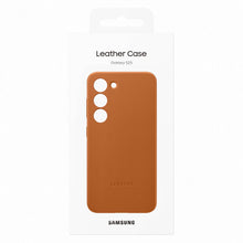 Заредете изображение във визуализатора на галерията – Samsung Leather Cover case for Samsung Galaxy S23 genuine camel leather case (EF-VS911LAEGWW)
