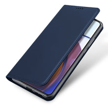 Заредете изображение във визуализатора на галерията – Dux Ducis Skin Pro case for Motorola Edge 30 Ultra flip cover card wallet stand blue
