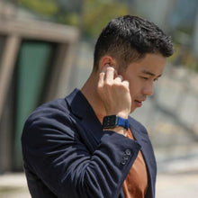 Заредете изображение във визуализатора на галерията – Uniq Strap Linus Apple Watch Series 1/2/3/4/5/6/7/8/SE/SE2/Ultra 42/44/45/49mm Airosoft Silicone Orange/Volt Orange
