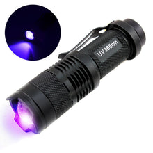 Заредете изображение във визуализатора на галерията – LED Zoom Flashlight LT3 UV

