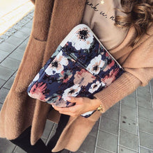 Заредете изображение във визуализатора на галерията – CANVASLIFE BRIEFCASE LAPTOP 13-14 NAVY ROSE
