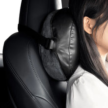 Заредете изображение във визуализатора на галерията – Baseus ComfortRide Series car headrest cushion with 2 materials - black
