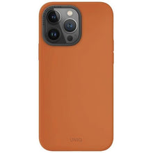 Заредете изображение във визуализатора на галерията – Uniq Lino Hue iPhone 15 Pro Max 6.7" case Magclick Charging orange/sunset orange
