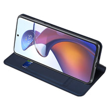 Заредете изображение във визуализатора на галерията – Dux Ducis Skin Pro case for Motorola Edge 30 Ultra flip cover card wallet stand blue
