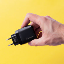 Заредете изображение във визуализатора на галерията – Wozinsky USB charger with 2 ports (USB, USB C) 20 W black
