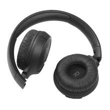 Заредете изображение във визуализатора на галерията – JBL Tune 510 over-ear wireless headphones - black
