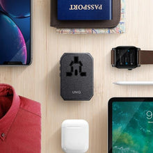 Заредете изображение във визуализатора на галерията – Uniq Load. network. Voyage World Adapter 33W + 2xUSB + PD 18W + QC 3.0 grey/charcoal gray (LITHOS Collective)
