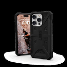 Заредете изображение във визуализатора на галерията – UAG Pathfinder - protective case for iPhone 14 Pro Max (black)
