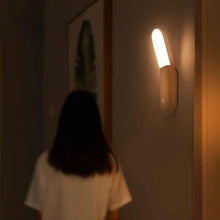 Заредете изображение във визуализатора на галерията – Baseus led (natural light) aisle light with motion detector + cable for charging dgsun-ga02 white - TopMag
