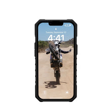 Заредете изображение във визуализатора на галерията – ( uag ) urban armor geat pathfinder за iphone 13 / 14 compatible with magsafe green - TopMag
