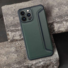 Заредете изображение във визуализатора на галерията – Razor калъф тип книга за iphone 12 pro dark green - TopMag
