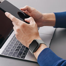 Заредете изображение във визуализатора на галерията – Uniq band Revix Apple Watch Series 1/2/3/4/5/6/7/8/SE/SE2 38/40/41mm. Reversible Magnetic green-dark grey/green-taupe
