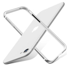 Заредете изображение във визуализатора на галерията – Esr edge guard гръб за iPhone 7 / 8 / se 2020 сребърен - TopMag

