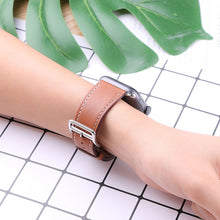 Заредете изображение във визуализатора на галерията – HOCO strap for Apple Watch 42/44/45/49mm Elegant leather WA17 brown
