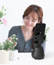 Заредете изображение във визуализатора на галерията – Phone holder with 360° face tracking P1 black
