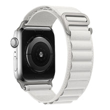 Заредете изображение във визуализатора на галерията – Nylon loop for Apple Watch 42/44/45/49 design 2 white
