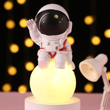 Заредете изображение във визуализатора на галерията – Night lamp L20 Astronaut
