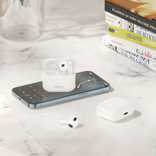 Заредете изображение във визуализатора на галерията – HOCO bluetooth earphones Intelligent TWS EW30 white
