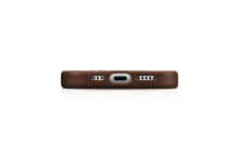 Заредете изображение във визуализатора на галерията – MagSafe-compatible leather case for iPhone 15 Pro iCarer Oil Wax Premium Leather - brown
