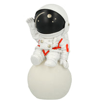 Заредете изображение във визуализатора на галерията – Night lamp L20 Astronaut
