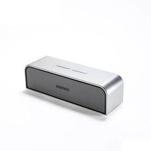 Заредете изображение във визуализатора на галерията – Remax bluetooth speaker led light m8 black
