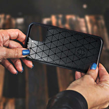 Заредете изображение във визуализатора на галерията – Forcell carbon гръб за xiaomi 12 / 12x black - TopMag
