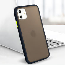 Заредете изображение във визуализатора на галерията – Vennus Color Button Bumper > Iphone 11 Pro Navyy
