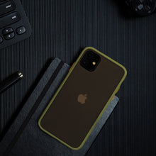 Заредете изображение във визуализатора на галерията – Vennus Color Button Bumper for Iphone 11 Pro Olive
