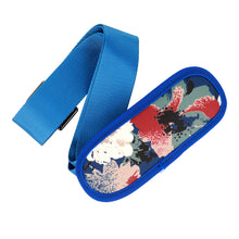 Заредете изображение във визуализатора на галерията – Wonder Sleeve Laptop 13-14 inches blue and camellias
