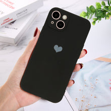 Заредете изображение във визуализатора на галерията – Vennus Silicone Heart Case for Iphone 13 Pro design 1 black
