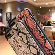 Заредете изображение във визуализатора на галерията – BAG - SNAKE Leather Case - IPHONE XR Pink
