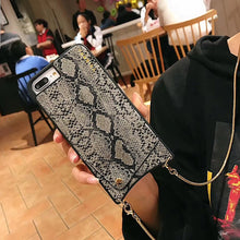 Заредете изображение във визуализатора на галерията – BAG - SNAKE Leather Case - IPHONE XR Grey
