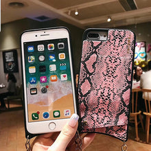 Заредете изображение във визуализатора на галерията – BAG - SNAKE Leather Case - IPHONE XS MAX Grey
