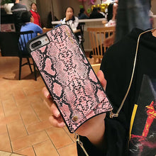 Заредете изображение във визуализатора на галерията – BAG - SNAKE Leather Case - IPHONE XS MAX Gold
