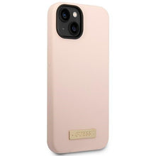 Заредете изображение във визуализатора на галерията – Original Case GUESS Silicone Logo Plate MagSafe GUHMP14MSBPLP for Iphone 14 Plus pink
