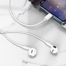 Заредете изображение във визуализатора на галерията – Borofone Earphones BM71 Light Song with microphone Type C white

