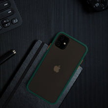 Заредете изображение във визуализатора на галерията – Vennus Color Button Bumper for Iphone 12 Mini Green
