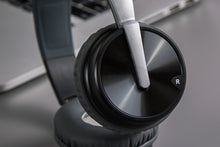Заредете изображение във визуализатора на галерията – GJBY headphones - BLUETOOTH CA-018 White-grey
