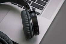 Заредете изображение във визуализатора на галерията – GJBY headphones - BLUETOOTH CA-018 White-grey
