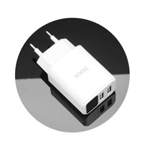 Заредете изображение във визуализатора на галерията – Hoco travel charger c63a victoria dual port charger with digital display (eu) white - TopMag
