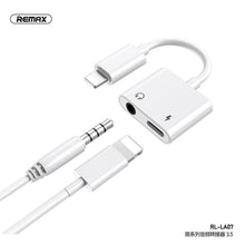 Заредете изображение във визуализатора на галерията – Remax adapter apple lightning 8-pin към lightning 8-pin + aux jack 3,5mm ( hf + charging ) concise rl-la07 white - TopMag
