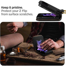 Заредете изображение във визуализатора на галерията – Spigen lienar гръб за samsung z flip 3 5g black - TopMag
