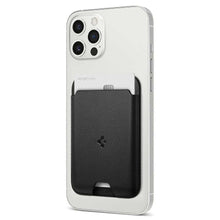 Заредете изображение във визуализатора на галерията – Spigen valentinus universal magnetic джоб за карти magsafe черен - TopMag
