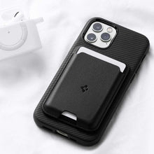 Заредете изображение във визуализатора на галерията – Spigen valentinus universal magnetic джоб за карти magsafe черен - TopMag
