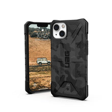 Заредете изображение във визуализатора на галерията – ( uag ) urban armor gear pathfinder case гръб за iphone 13 midnight camo - TopMag
