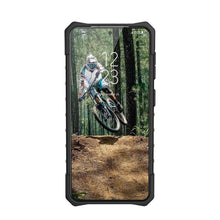 Заредете изображение във визуализатора на галерията – ( uag ) urban armor gear plasma for samsung s21 green - TopMag
