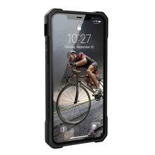 Заредете изображение във визуализатора на галерията – Urban armor gear monarch гръб за iPhone 11 pro max carbon fiber - само за 77.3 лв
