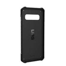 Заредете изображение във визуализатора на галерията – Urban armor gear monarch гръб за samsung s10 plus carbon fiber - само за 77.3 лв
